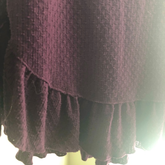Purple Suzy Shier cowl neck ruffle bottom top - Picture 3 of 7